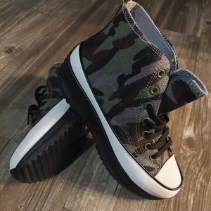 Mata Street Smart Camouflage Sneakers